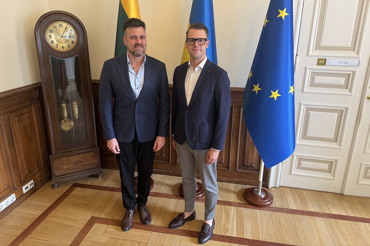 Kultūros ministras Lukas Alsys susitiko su Pasaulio lietuvių bendruomenės valdybos Plėtros ir tvarumo komisijos pirmininku Juanu Ignacio Fourment Kalveliu Kultūros ministras Lukas Alsys susitiko su Pasaulio lietuvių bendruomenės valdybos Plėtros ir tvarumo komisijos pirmininku Juanu Ignacio Fourment Kalveliu