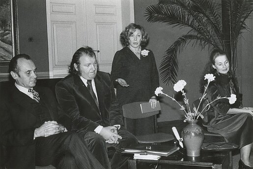 Iš kairės: Vincas Auryla, Tomas Vaisieta, Aldona Vederaitė, Joana Valančienė. Literatūros ir meno redakcijos laida skirta rašytojo Prano Mašioto 120-mečiui. 1983 m. 