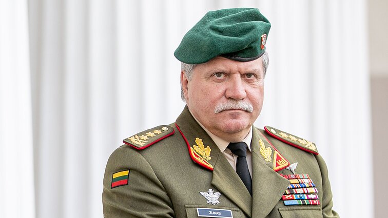 Dienos tema (su vertimu į gestų k.)