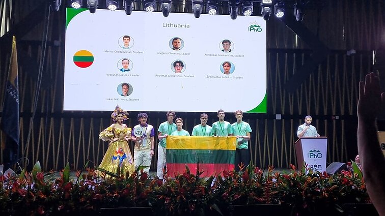„Nusigąstam tik dėl darbų apimties“: tarptautinėse olimpiadose moksleiviai pelnė medalius