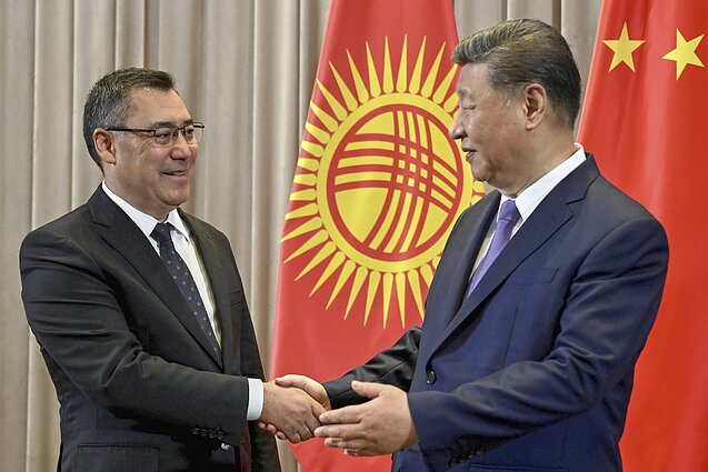 Sadyras Japarovas ir Xi Jinpingas Sadyras Japarovas ir Xi Jinpingas