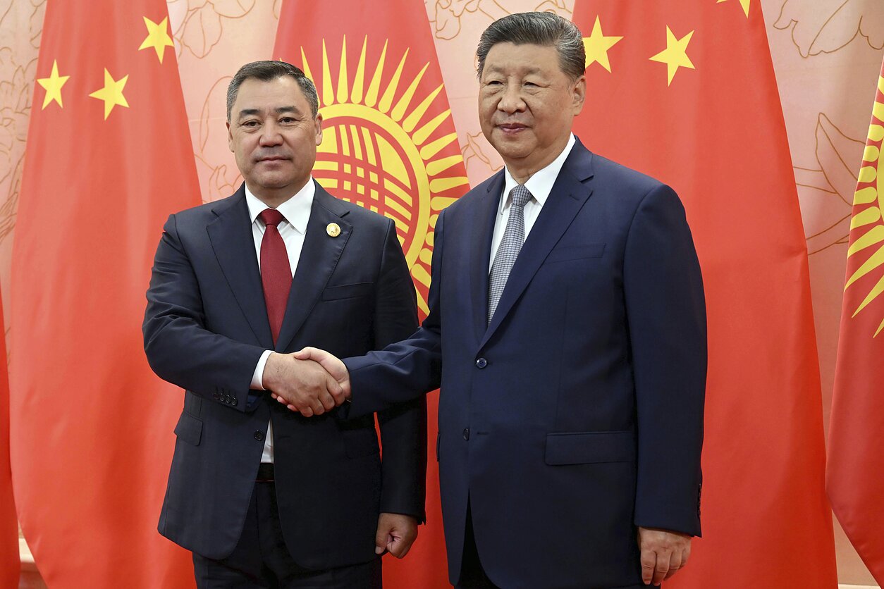 Sadyras Japarovas ir Xi Jinpingas Sadyras Japarovas ir Xi Jinpingas