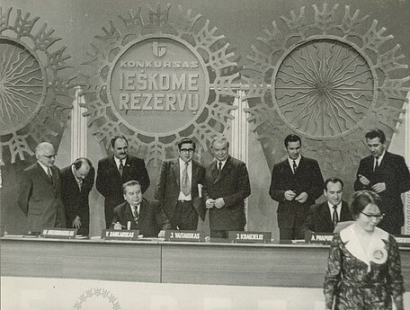 Konkurso „Ieškome rezervų“ žiūri komisija. 1973 m. 