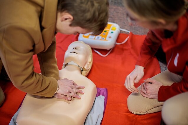 Dažnu atveju tik formalumas: skundžiasi, kad pirmosios pagalbos pažymą gauna be realių mokymų