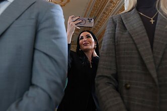 L. Loomer dalyvauja ceremonijoje D. Trumpo Mar a Lago komplekse 2026 m. sausio 16 d. Palm Biče, Floridos valstijoje L. Loomer dalyvauja ceremonijoje D. Trumpo Mar a Lago komplekse 2026 m. sausio 16 d. Palm Biče, Floridos valstijoje