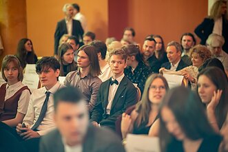 Pagerbė Vilniaus abiturientus: daugiau nei vieną šimtuką gavo per šimtą vilniečių Pagerbė Vilniaus abiturientus: daugiau nei vieną šimtuką gavo per šimtą vilniečių