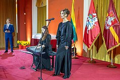 Pagerbė Vilniaus abiturientus: daugiau nei vieną šimtuką gavo per šimtą vilniečių Pagerbė Vilniaus abiturientus: daugiau nei vieną šimtuką gavo per šimtą vilniečių