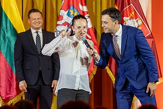 Pagerbė Vilniaus abiturientus: daugiau nei vieną šimtuką gavo per šimtą vilniečių
