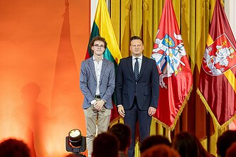 Pagerbė Vilniaus abiturientus: daugiau nei vieną šimtuką gavo per šimtą vilniečių Pagerbė Vilniaus abiturientus: daugiau nei vieną šimtuką gavo per šimtą vilniečių