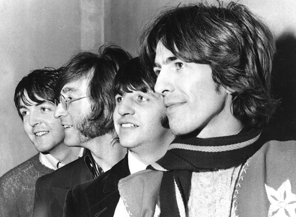 „The Beatles“. Iš kairės: Paulas McCartney, Johnas Lennonas, Ringo Starras ir George'as Harrisonas. „The Beatles“. Iš kairės: Paulas McCartney, Johnas Lennonas, Ringo Starras ir George'as Harrisonas.