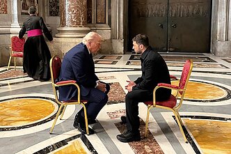 Donaldas Trumpas ir Volodymyras Zelenskis Vatikane