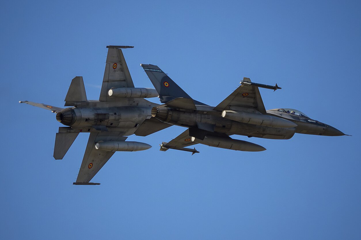 Naikintuvai F-16 Rumunijoje / Asociatyvi Naikintuvai F-16 Rumunijoje / Asociatyvi