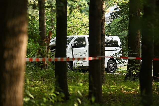 Berlyne mikroautobusas rėžėsi į „Pride“ eitynių dalyvius Berlyne mikroautobusas rėžėsi į „Pride“ eitynių dalyvius