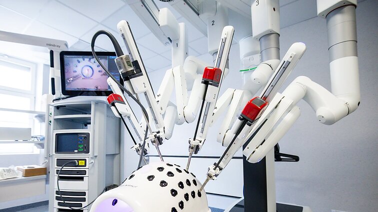 Trumpesnis gijimas ir mažiau dienų ligoninėje: Kauno klinikose – robotinė chirurgija