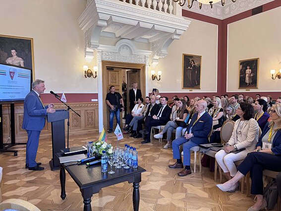 Liepos 23–26 dienomis Plungėje ir Telšiuose vyko Pasaulio lietuvių bendruomenės (PLB) ir Pasaulio lietuvių jaunimo sąjungos (PLJS) lyderių suvažiavimas Liepos 23–26 dienomis Plungėje ir Telšiuose vyko Pasaulio lietuvių bendruomenės (PLB) ir Pasaulio lietuvių jaunimo sąjungos (PLJS) lyderių suvažiavimas