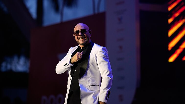 Tyla apie atšauktą Pitbull koncertą Latvijoj: reiktų ieškoti sprendimų, gerbėjai palikti ant ledo