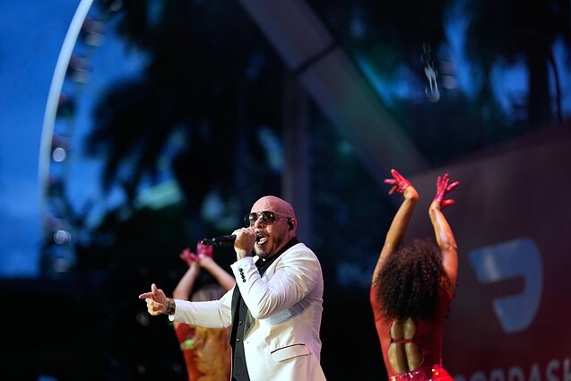 Artimiausių koncertų rekomendacijos: Pitbull ir „Gogol Bordello“ pasirodymai