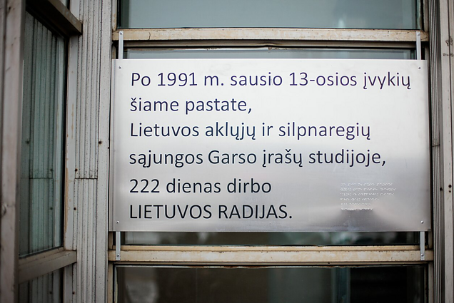Tablica pamiątkowa na gmachu Litewskiego Związku Niewidomych Tablica pamiątkowa na gmachu Litewskiego Związku Niewidomych