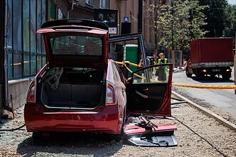 Vilniuje automobilis rėžėsi į stotelę ir sužalojo dvi moteris Vilniuje automobilis rėžėsi į stotelę ir sužalojo dvi moteris