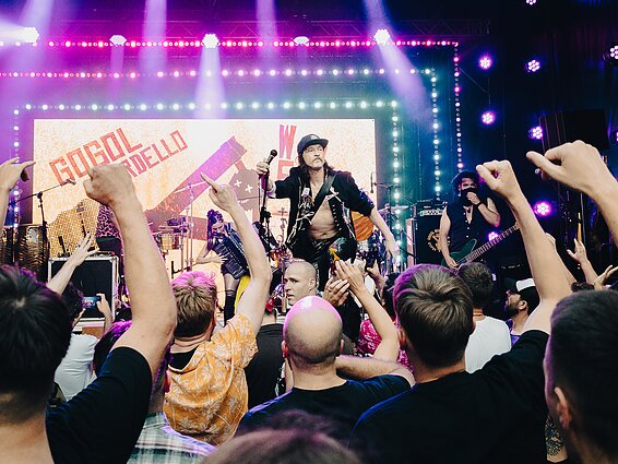 „Gogol Bordello“ koncerto Vilniuje akimirka „Gogol Bordello“ koncerto Vilniuje akimirka