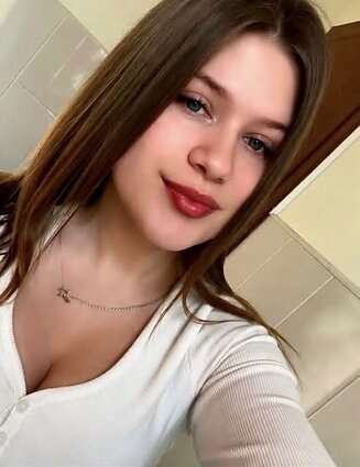 23 metų Viktorija Orech su fronte kovojusiu sutuoktiniu planavo auginti krūvą vaikų 23 metų Viktorija Orech su fronte kovojusiu sutuoktiniu planavo auginti krūvą vaikų