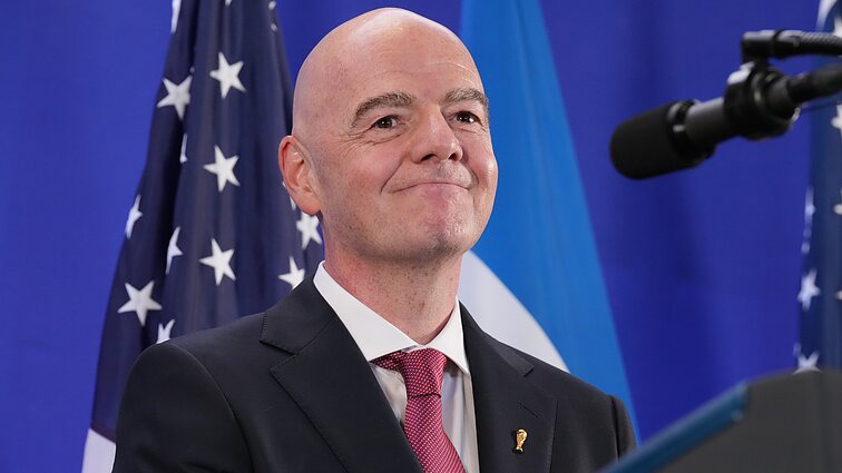 Aptarė FIFA planus įkurti komercinę įmonę: pasitikėjimas dabar yra visiškose žemumose