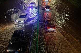 Per šalį slenka audra: Vilniuje skęsta gatvės, dalis kelių sunkiai pravažiuojami