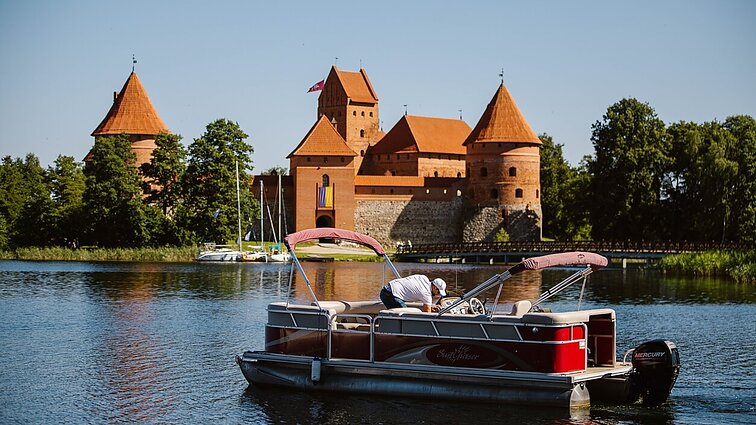 Aplinkosaugininkai atkreipė dėmesį į turistų įtaką Trakams: susirūpinimą kelia ežerų būklė