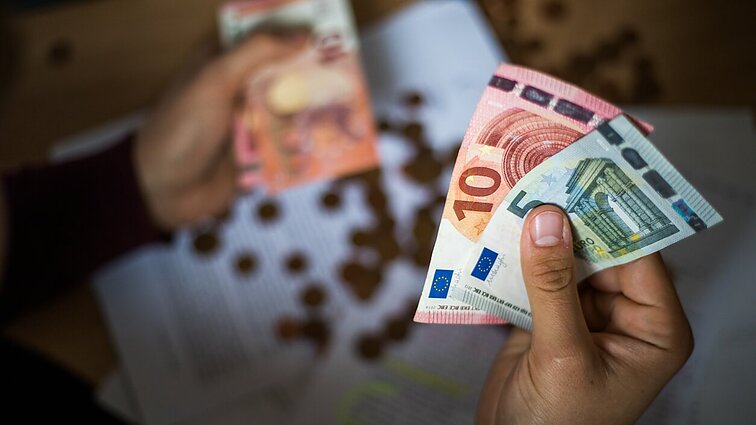 Paliko antrąją pakopą, pasiėmė pinigus ir grįžo: ekspertas įžvelgia gudrų skaičiavimą