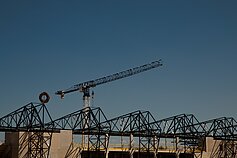 Virš statomo Vilniaus stadiono iškeltas vainikas Virš statomo Vilniaus stadiono iškeltas vainikas