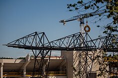 Virš statomo Vilniaus stadiono iškeltas vainikas Virš statomo Vilniaus stadiono iškeltas vainikas
