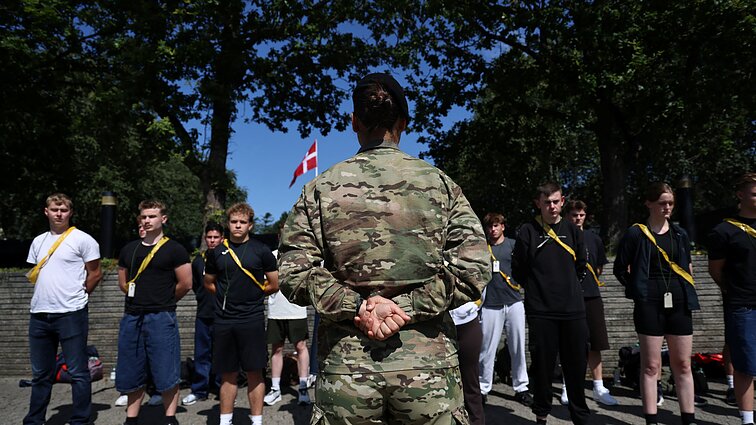 Danijoje jaunuoliai pradeda prailgintą karinę tarnybą Danijoje jaunuoliai pradeda prailgintą karinę tarnybą