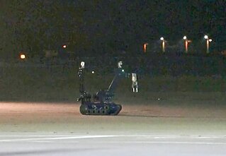 Vokietijos Leipcigo oro uoste rastas dronas, kaip pranešama, su sprogmenimis. Įvykio vietoje pasitelktas išminavimo robotas