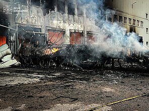Trečiadienio naktį Kyjive sudegė internetinės prekybos Ukrainoje lyderės „Rozetkos“ logistikos centras su sandėliais