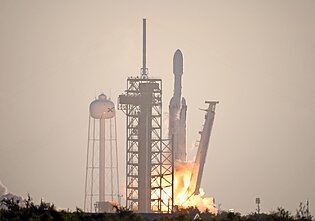 Bendrovės „SpaceX“ raketa „Falcon Heavy“, gabenanti Nancy Grace Roman kosminį teleskopą 