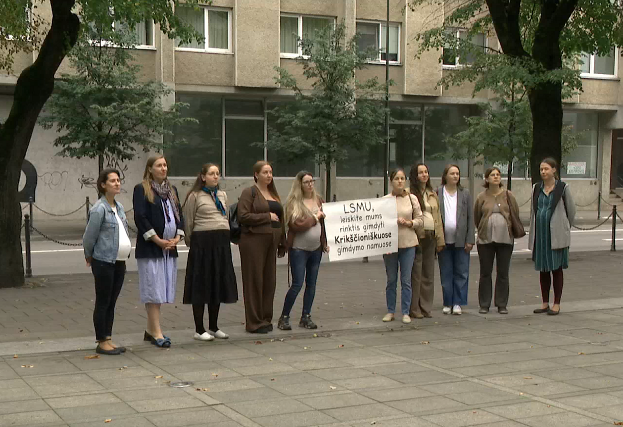 Surengė akciją dėl Kauno Krikščioniškųjų gimdymo namų išsaugojimo: 'Tikimės stebuklo'