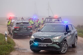 Karo policija; vieta netoli teritorijos, kur naktį numuštas dronas