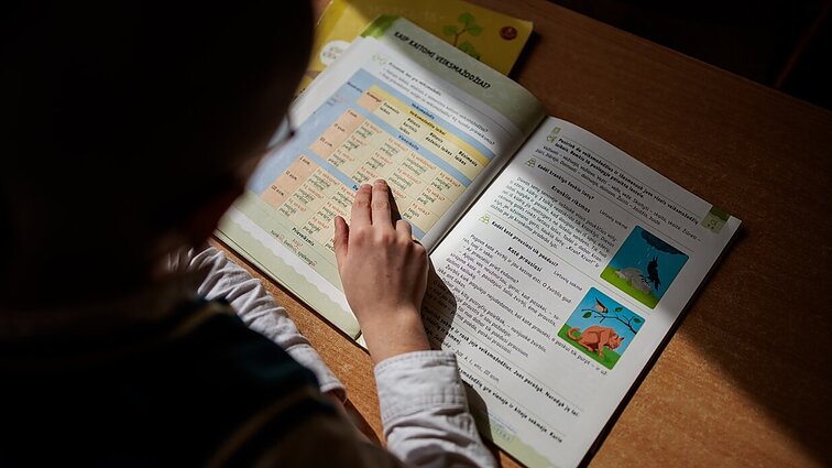 „Protas mokosi lėtai“: švietimo ekspertės patarė, kada ir kiek laiko skirti namų darbams