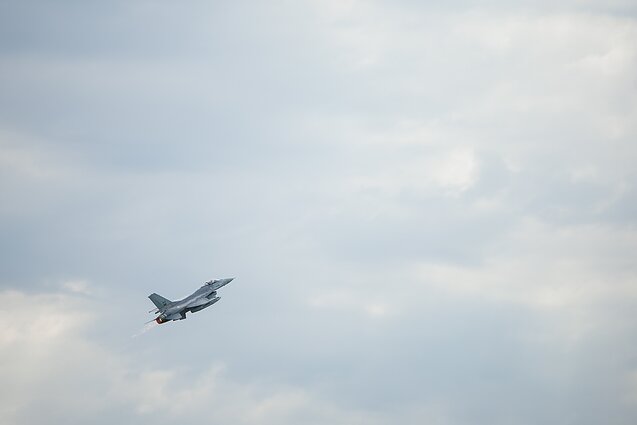 Naikintuvas F-16. Asociatyvi Naikintuvas F-16. Asociatyvi