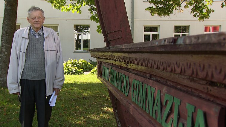 „Buvusių mokytojų nebūna“: Alberto Dindos pasakojimas apie Švenčionių mokyklų istoriją