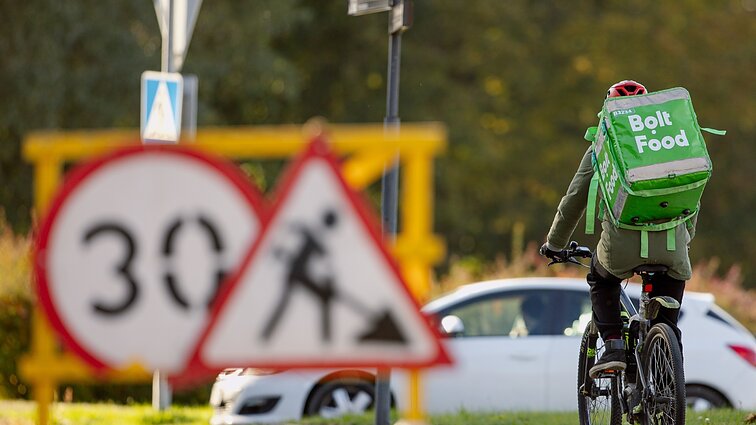 Seimas siekia gerinti pavežėjų ir kurjerių darbo sąlygas: pataisos užtikrintų ir skaidrumą