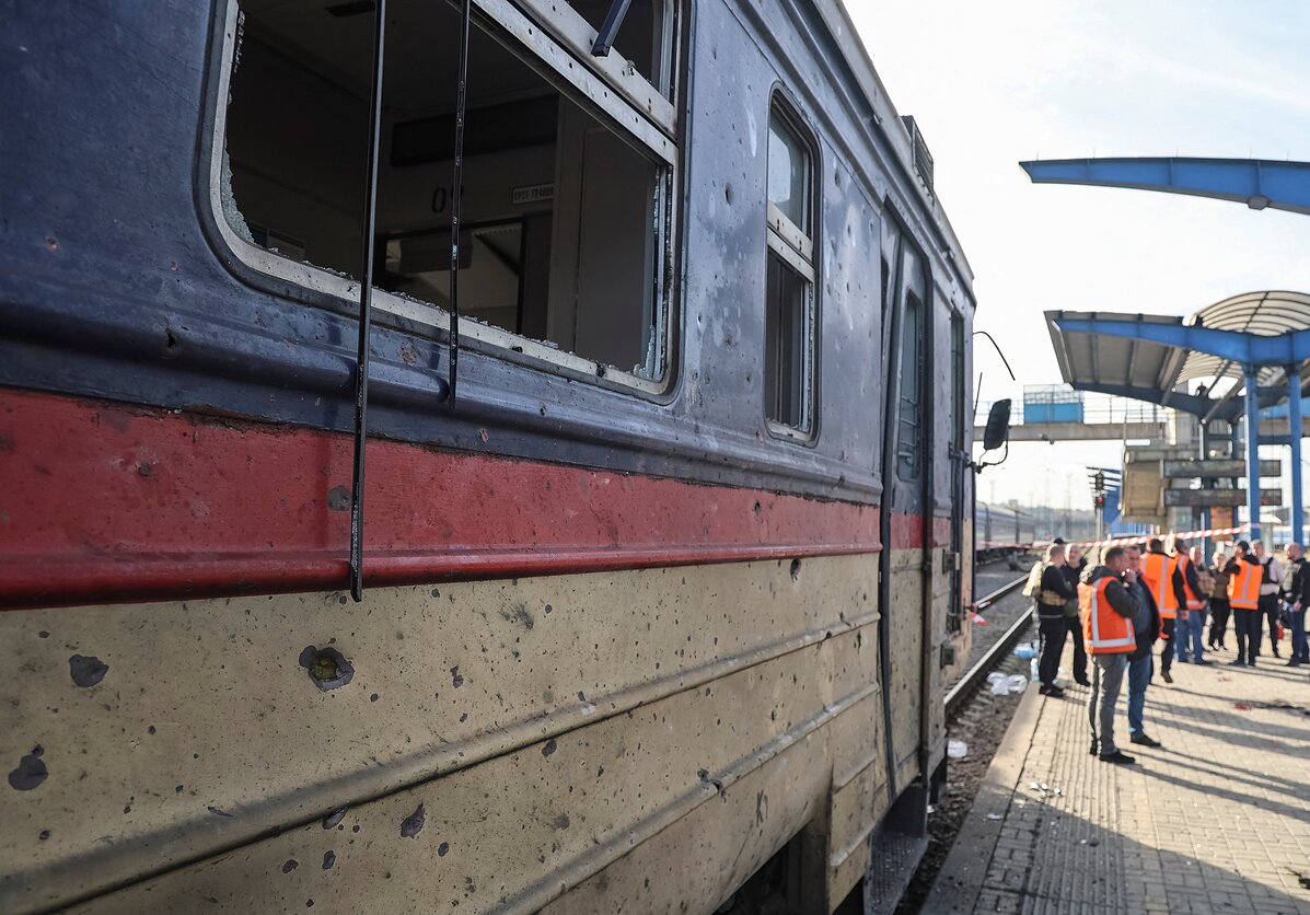 Photo: LRT Evacuation Underway as Ukrainian Delegation Visits Occupied Oleshky Amid Local Ceasefire