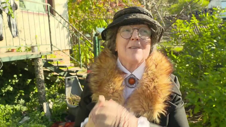 Dviračio žinios. Senjorė Apolionija: kelčiausi tik į tokius senelių namus, kuriuose gyvens įžymybė!